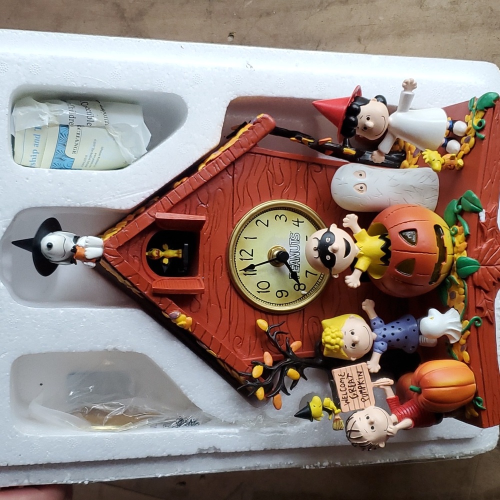 Peanuts Halloween party cuckoo clock